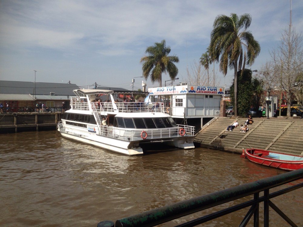 Puerto de Frutos Catamaran